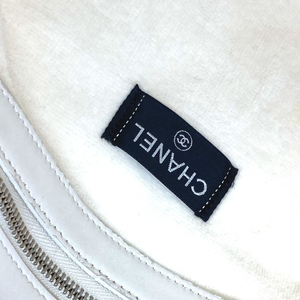 CHANEL White Leather Logo Shoulder Bag - Picture 13 of 14